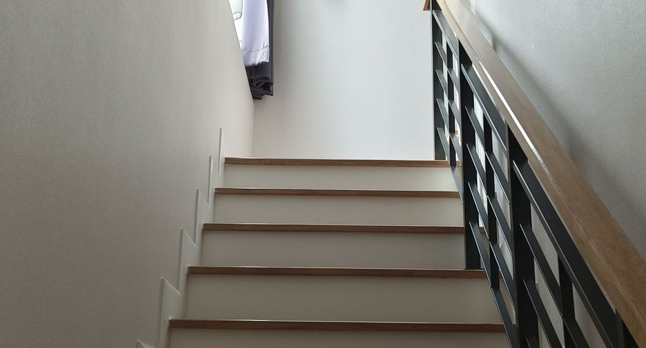 Casa en venta y en alquiler de 4 habitaciones en Mueang Pathum Thani, Pathum Thani