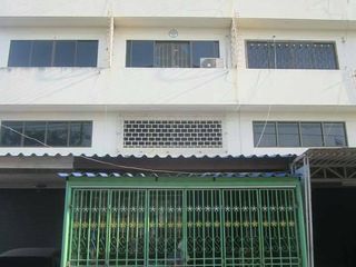 For sale 2 bedrooms townhouse in Mueang Samut Prakan, Samut Prakan