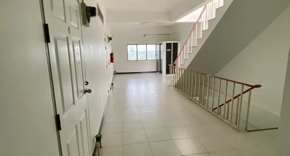Local comercial en venta de 11 habitaciones en Mueang Ratchaburi, Ratchaburi