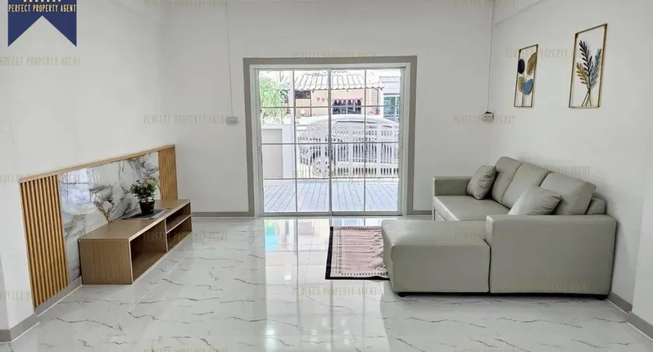 À vendre 2 chambres maison de ville à Sai Noi, Nonthaburi