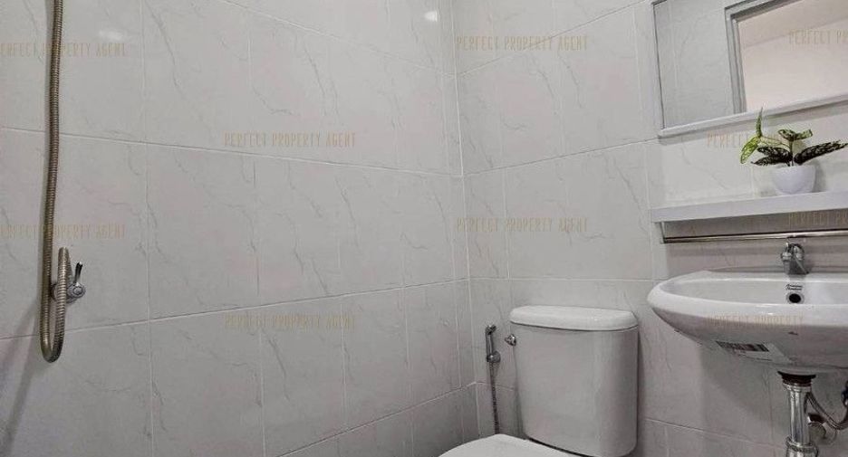 À vendre 2 chambres maison de ville à Sai Noi, Nonthaburi