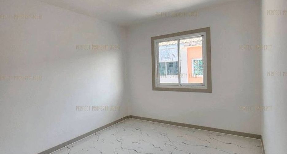 À vendre 2 chambres maison de ville à Sai Noi, Nonthaburi