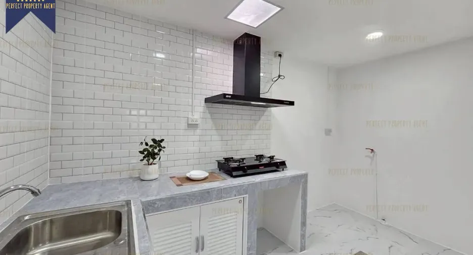 À vendre 2 chambres maison de ville à Sai Noi, Nonthaburi