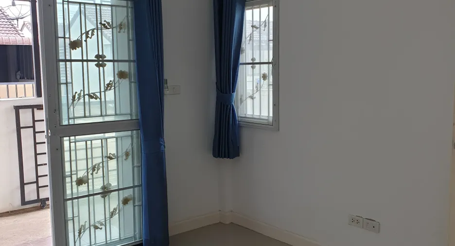 For rent 2 bedrooms townhouse in Si Maha Phot, Prachin Buri