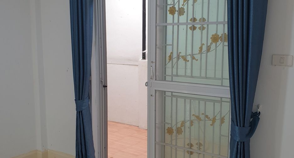 For rent 2 bedrooms townhouse in Si Maha Phot, Prachin Buri