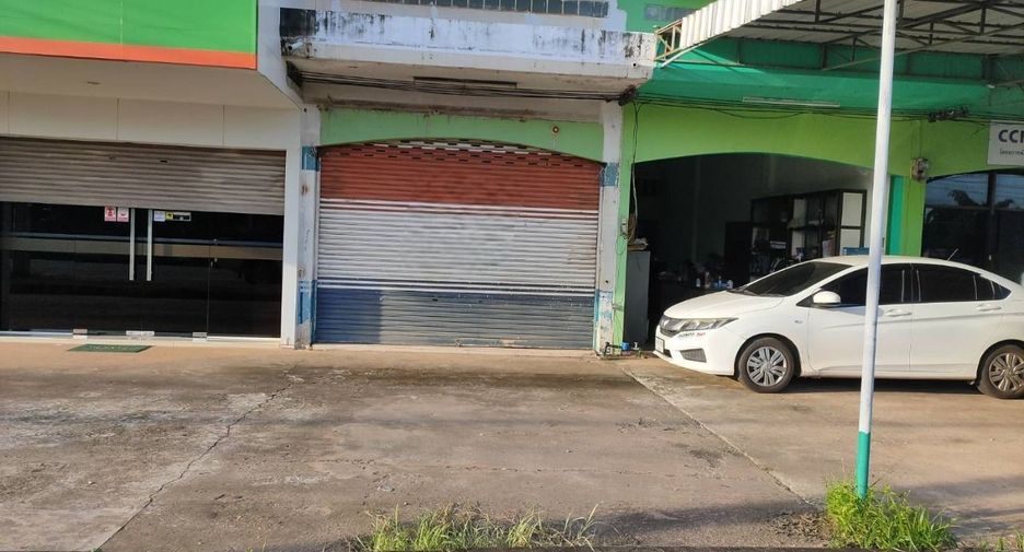 For sale 2 bedrooms retail Space in Mueang Sakon Nakhon, Sakon Nakhon