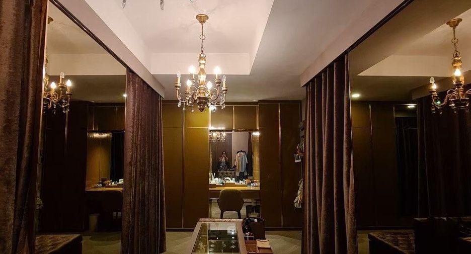 For sale 2 bedrooms condo in Watthana, Bangkok