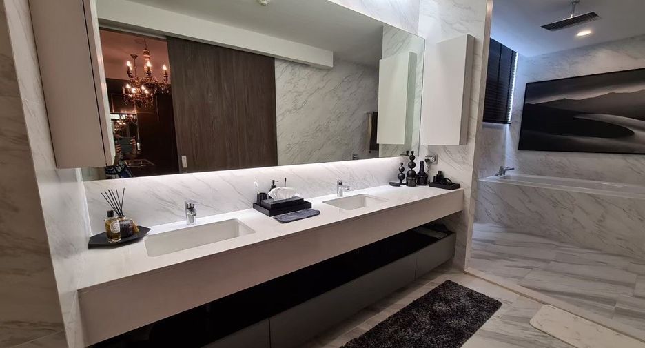 For sale 2 bedrooms condo in Watthana, Bangkok