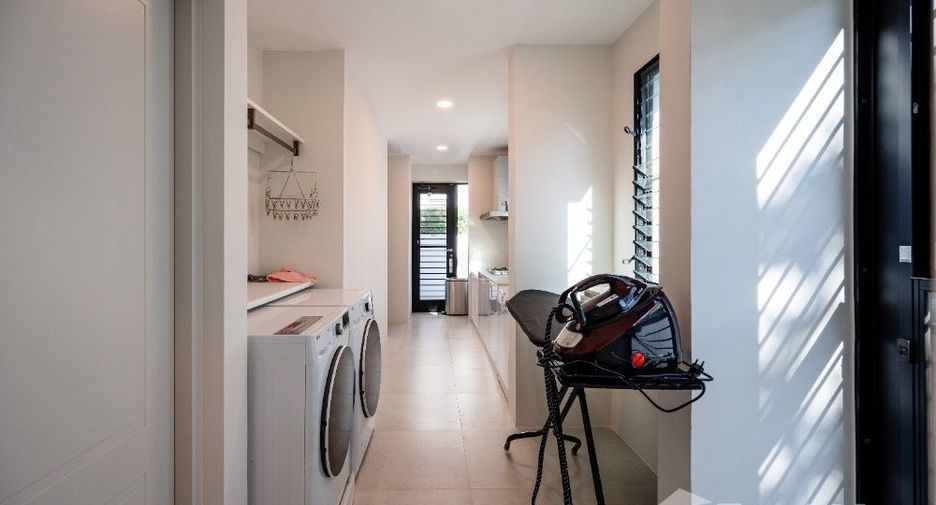 For sale and for rent 4 bedrooms house in Saphan Sung, Bangkok