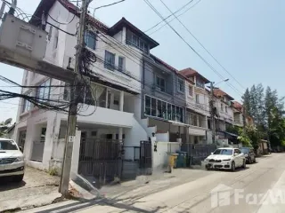 出售 4 卧室 联排别墅 在 Wang Thong Lang, 曼谷