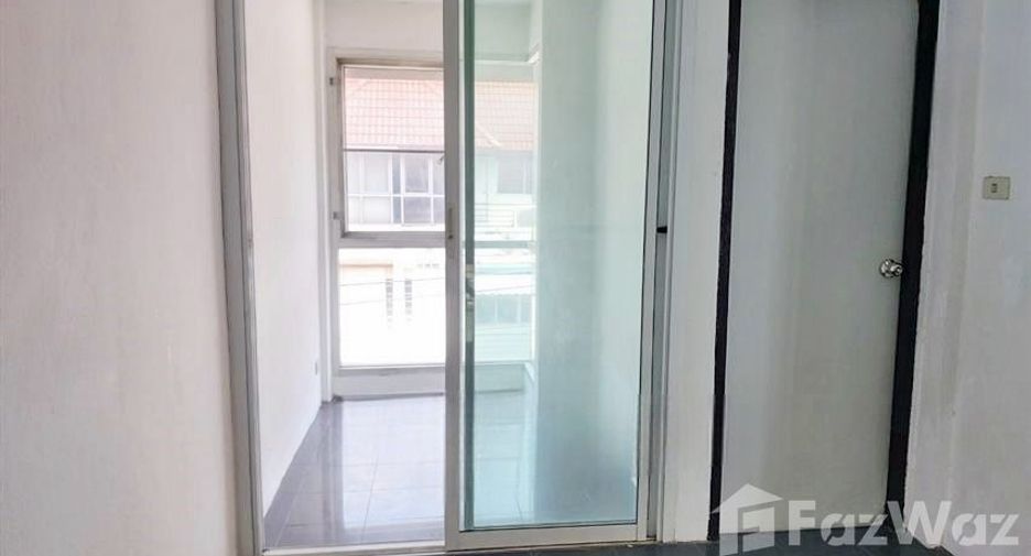 For sale 4 bedrooms townhouse in Wang Thonglang, Bangkok