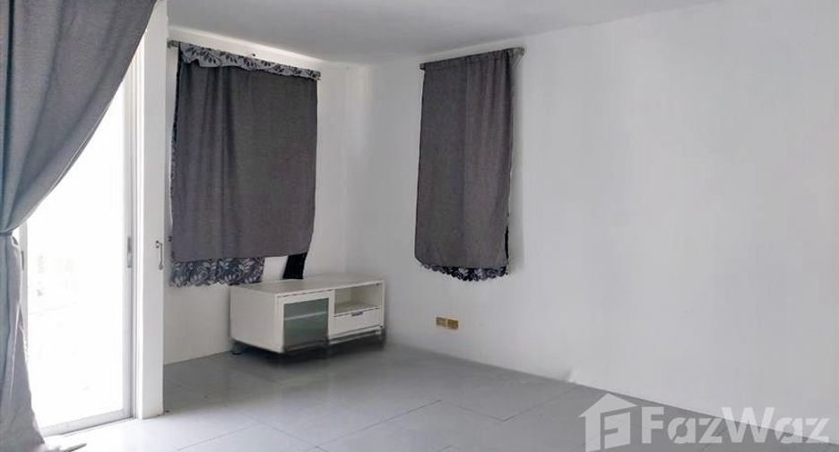 For sale 4 bedrooms townhouse in Wang Thonglang, Bangkok