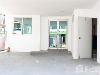 出售 4 卧室 联排别墅 在 Wang Thong Lang, 曼谷