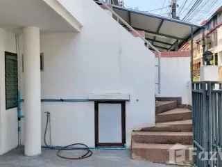 For sale 4 bedrooms townhouse in Wang Thonglang, Bangkok