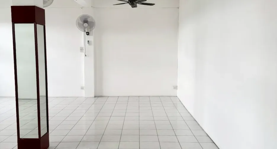 Reihenhaus zum Kauf und zur Miete mit 4 Zimmer in Bang Kruai, Nonthaburi