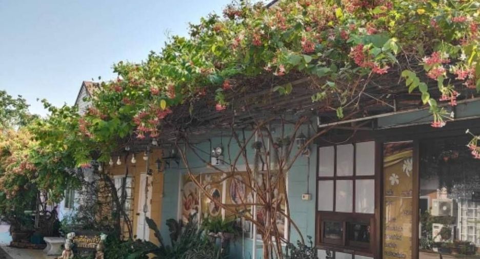 For sale 41 bedrooms hotel in Mueang Surin, Surin