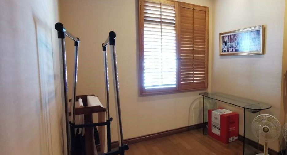 For sale 2 ベッドルーム condo in Khlong Toei, Bangkok