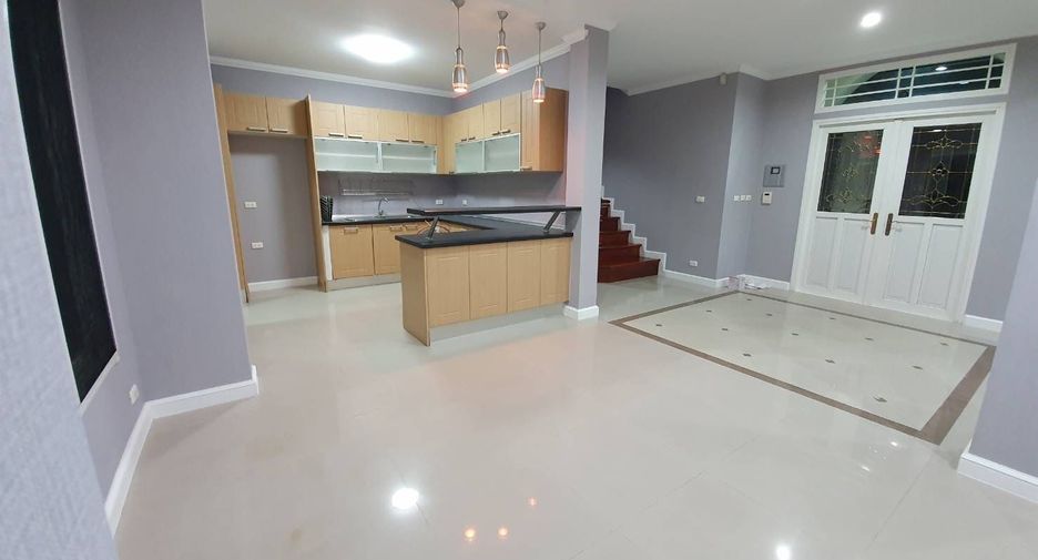 出售 4 卧室 独立屋 在 Bueng Kum, 曼谷