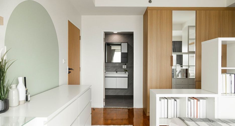 For sale 2 bedrooms condo in Yan Nawa, Bangkok