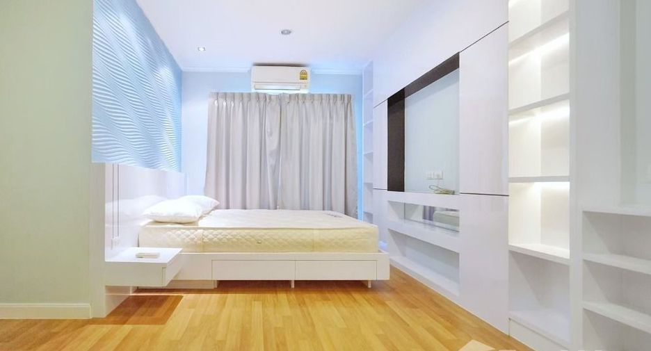For sale 2 bedrooms condo in Yan Nawa, Bangkok