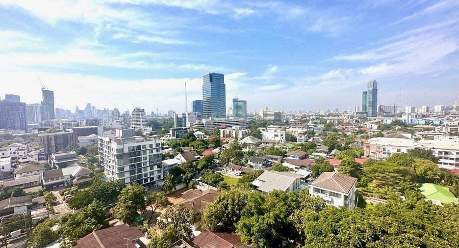 For sale 2 ベッドルーム condo in Phaya Thai, Bangkok