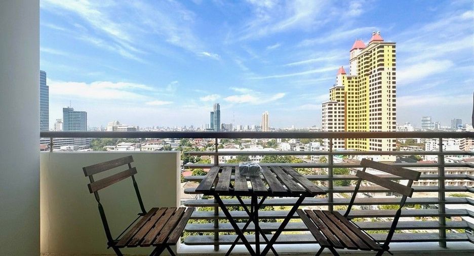For sale 2 ベッドルーム condo in Phaya Thai, Bangkok