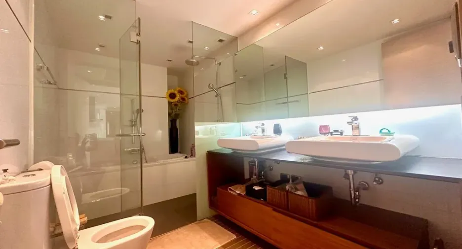 For sale 2 ベッドルーム condo in Phaya Thai, Bangkok