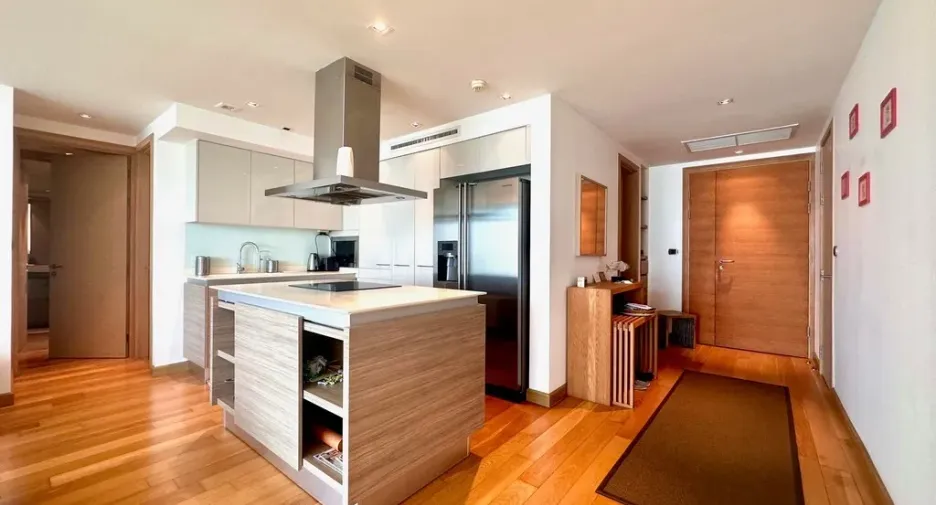 For sale 2 ベッドルーム condo in Phaya Thai, Bangkok