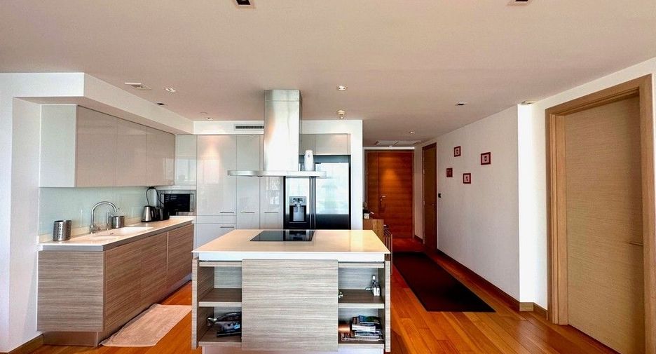 For sale 2 ベッドルーム condo in Phaya Thai, Bangkok