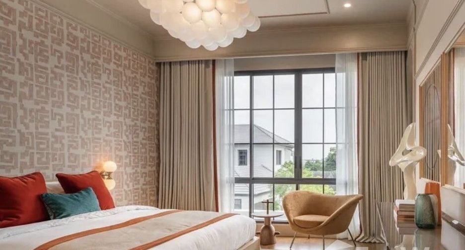 For sale 4 bedrooms house in Bang Kapi, Bangkok