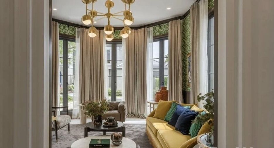 For sale 4 bedrooms house in Bang Kapi, Bangkok