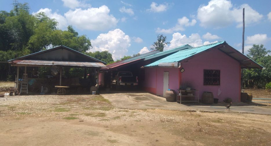 Terreno en venta en Huai Khot, Uthai Thani