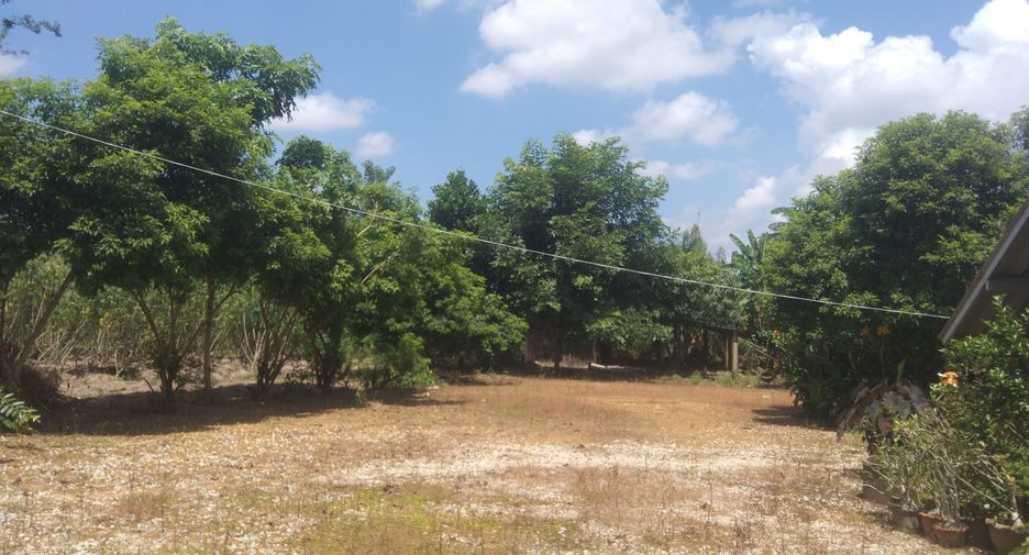 Terreno en venta en Huai Khot, Uthai Thani