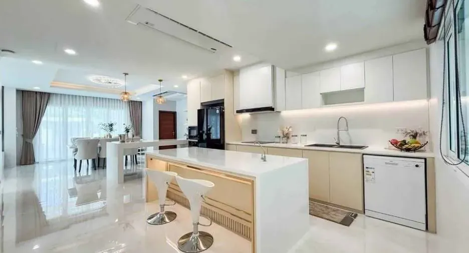 For sale and for rent 4 bedrooms villa in Thalang, Phuket