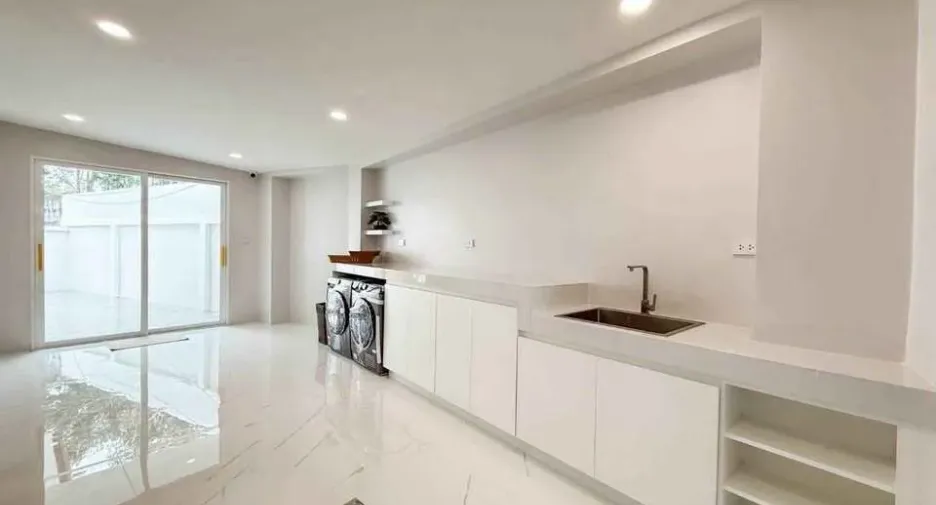 For sale and for rent 4 bedrooms villa in Thalang, Phuket