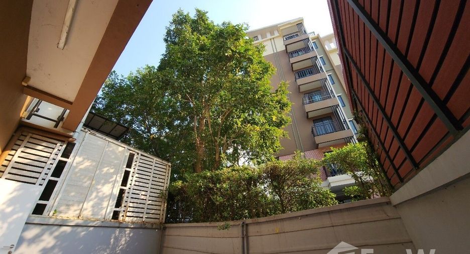 Casa adosada en venta de 3 habitaciones en Mueang Nakhon Ratchasima, Nakhon Ratchasima