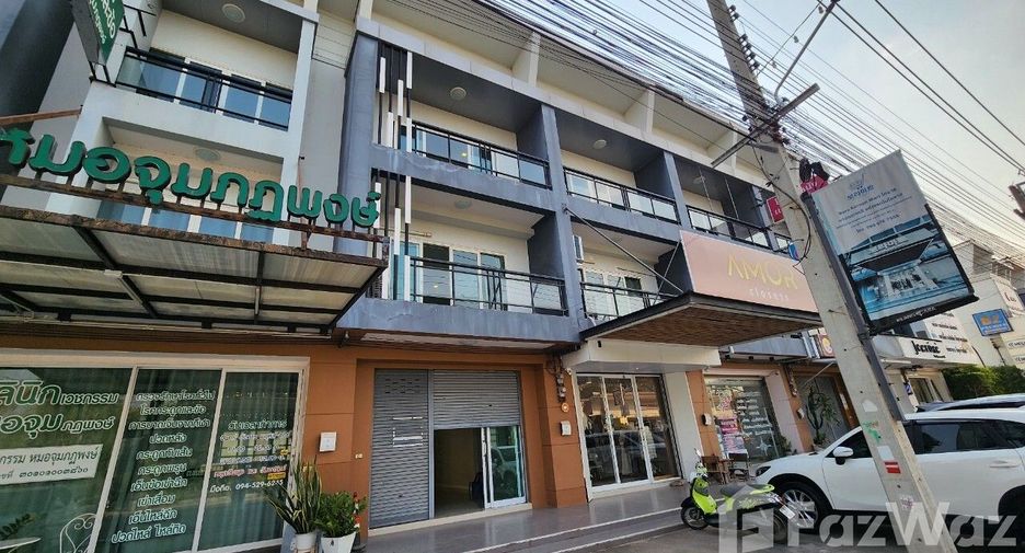 Casa adosada en venta de 3 habitaciones en Mueang Nakhon Ratchasima, Nakhon Ratchasima