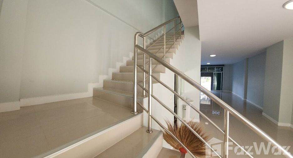 Casa adosada en venta de 3 habitaciones en Mueang Nakhon Ratchasima, Nakhon Ratchasima