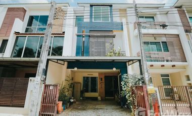 For sale 3 bedrooms townhouse in Yan Nawa, Bangkok
