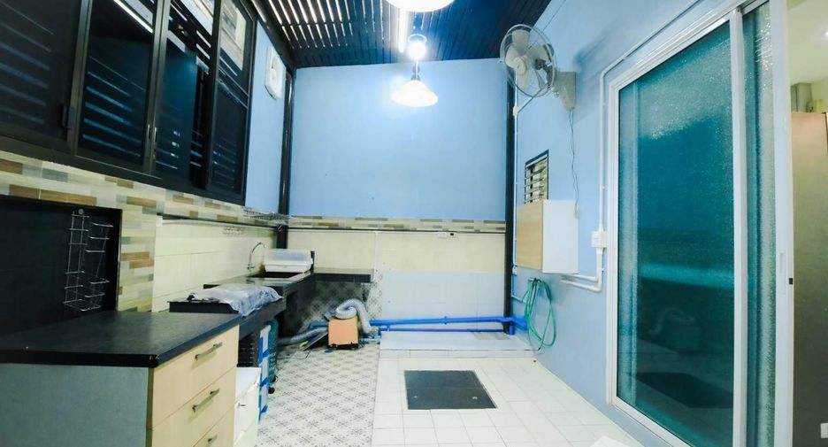For sale 3 bedrooms townhouse in Yan Nawa, Bangkok