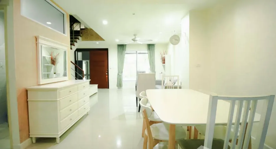 For sale 3 bedrooms townhouse in Yan Nawa, Bangkok