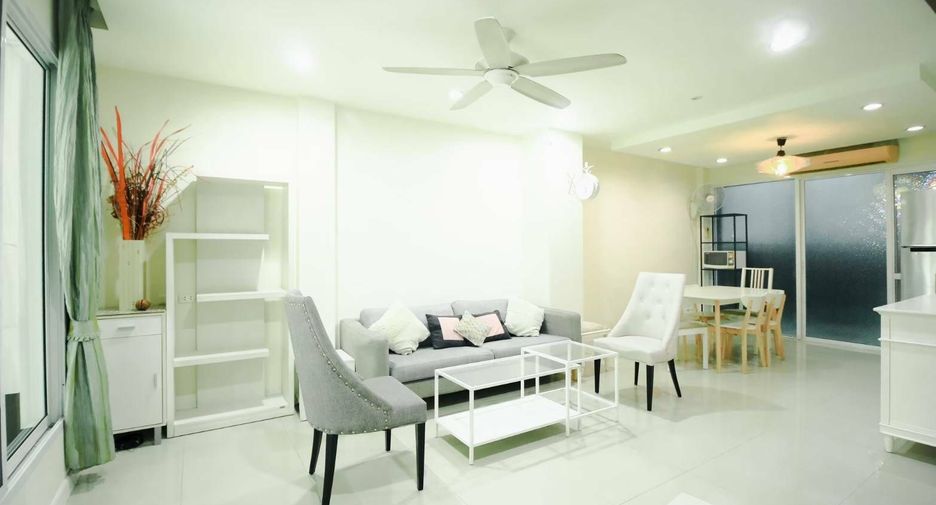 For sale 3 bedrooms townhouse in Yan Nawa, Bangkok
