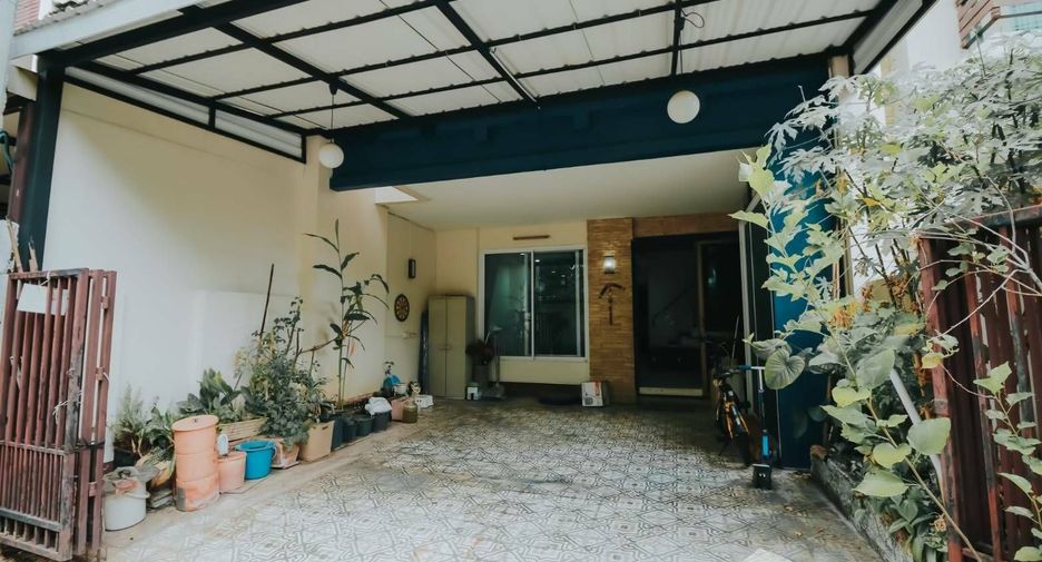 For sale 3 bedrooms townhouse in Yan Nawa, Bangkok