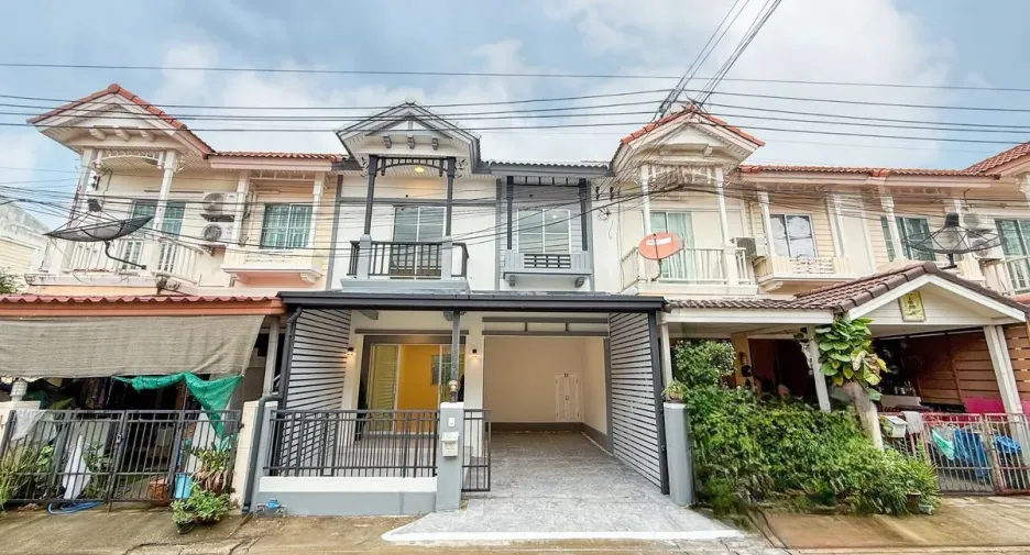 For sale 3 bedrooms townhouse in Pak Kret, Nonthaburi