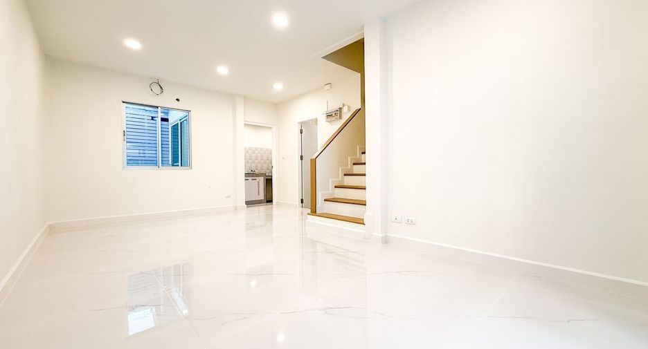 For sale 3 bedrooms townhouse in Pak Kret, Nonthaburi