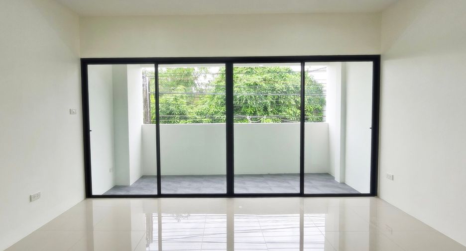 For sale 2 bedrooms townhouse in Bueng Kum, Bangkok