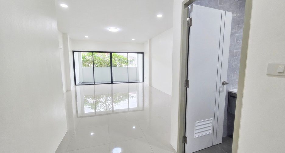 For sale 2 bedrooms townhouse in Bueng Kum, Bangkok