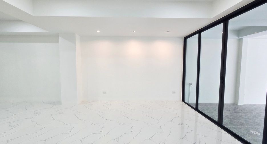 For sale 2 bedrooms townhouse in Bueng Kum, Bangkok