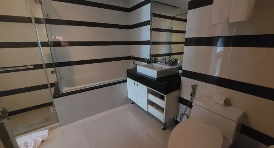 For sale 1 bed condo in Watthana, Bangkok
