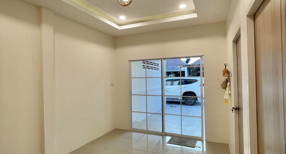 À vendre 2 chambres maison de ville à Mueang Rayong, Rayong
